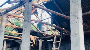 সরিষাবাড়ীতে বিধবার বাড়িতে হামলা-ভাঙচুর, প্রাণনাশের হুমকিতে গ্রামছাড়া পরিবার