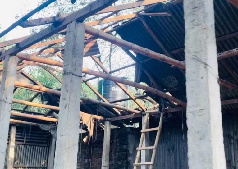 সরিষাবাড়ীতে বিধবার বাড়িতে হামলা-ভাঙচুর, প্রাণনাশের হুমকিতে গ্রামছাড়া পরিবার