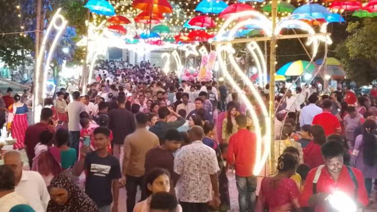 ফরিদপুরে হাজার হাজার ভক্তের আগমনে মুখরিত শ্রীধাম শ্রী অঙ্গন