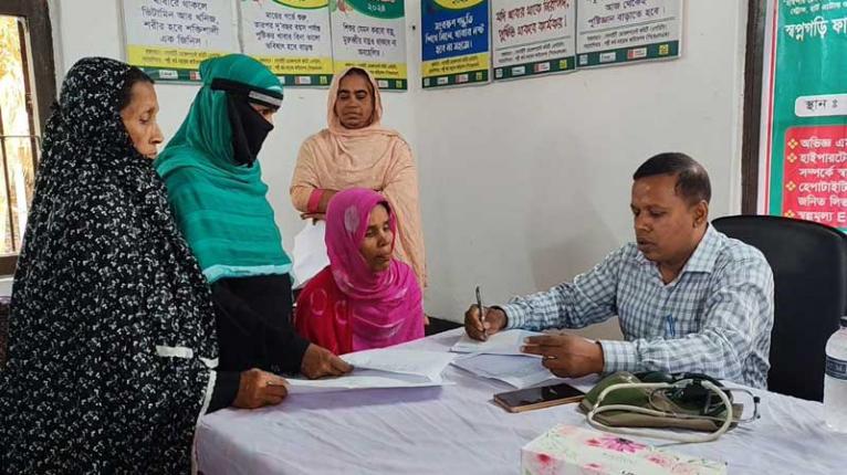 ফরিদপুরের বোয়ালমারীতে ফ্রি মেডিকেল ক্যাম্প অনুষ্ঠিত