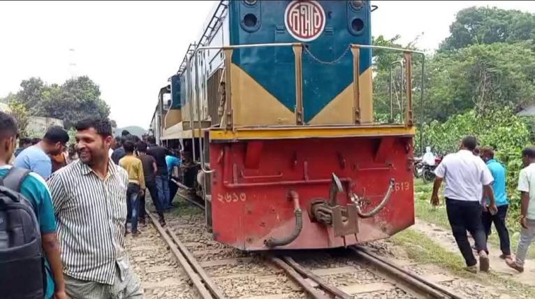 রক্ষা পেলেন শত শত যাত্রী, সরিষাবাড়ীতে ট্রেন দুর্ঘটনার নেপথ্যে চরম অবহেলা