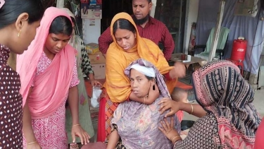 নগরকান্দায় গোল্ডেন লাইন বাসের ধাক্কায় নারী নিহত,