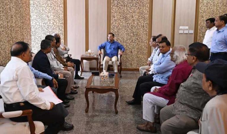 হিন্দুদের বিরুদ্ধে মিথ্যা মামলা প্রত্যাহারের আশ্বাস দিয়েছেন প্রধানমন্ত্রী: সন্তোষ শর্মা