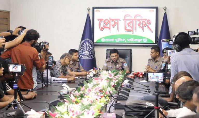 ফরিদপুরে ট্রিপল মার্ডার: ১০ ঘণ্টায় গ্রেফতার প্রধান আসামি, উদ্ধার কোদাল