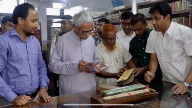 যশোরে শিল্পকলা একাডেমি ও পাবলিক লাইব্রেরি পরিদর্শন করলেন সংস্কৃতি মন্ত্রী