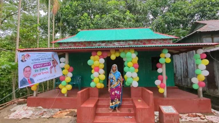 ডেপুটি স্পিকার কায়সার কামালের উদ্যোগে ঈদের আগে ঘর পেলেন গৃহহীন মনোয়ারা
