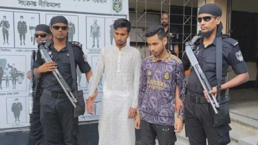 জামালপুরে ১২টি ট্রেনের টিকিট ও ৯৬৩টি সিমসহ দুই কালোবাজারি আটক