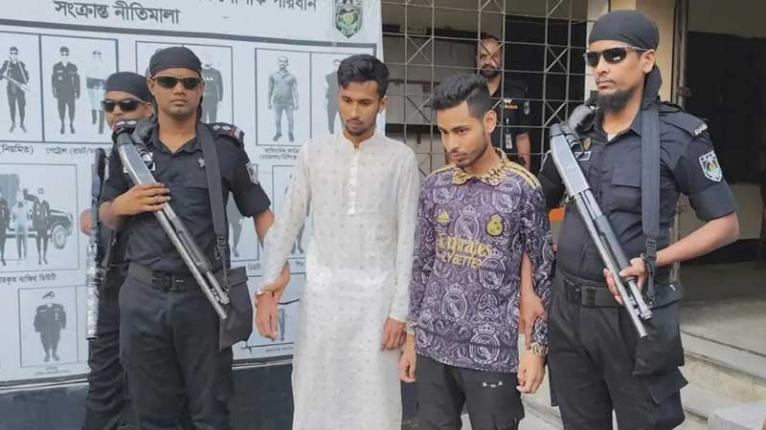 জামালপুরে ১২টি ট্রেনের টিকিট ও ৯৬৩টি সিমসহ দুই কালোবাজারি আটক