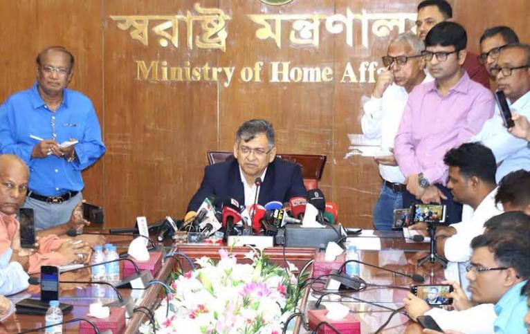 আইনশৃঙ্খলা পরিস্থিতি নিয়ন্ত্রণে কঠোর অবস্থানে সরকার  - স্বরাষ্ট্রমন্ত্রী