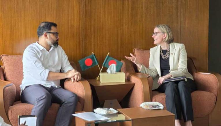যুব ও ক্রীড়া প্রতিমন্ত্রীর সাথে ব্রিটিশ হাইকমিশনারের সাক্ষাৎ