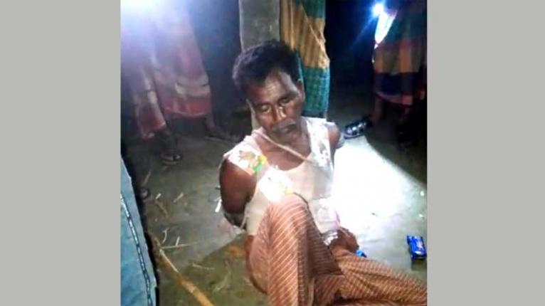 জামালপুরে পরকীয়া সন্দেহে ১৬ ঘণ্টা গাছে বেঁধে নির্যাতন, উদ্ধার করল পুলিশ