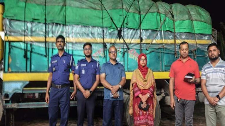 নেত্রকোনায় পাচারকালে ৬৬৭ বস্তা সরকারি চাল জব্দ, আটক ২