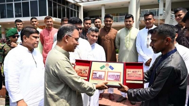 সেনা সদস্যদের সঙ্গে ঈদুল আযহার আনন্দ ভাগাভাগি ও শুভেচ্ছা বিনিময় প্রধানমন্ত্রীর