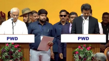 তামিলনাড়ুর মুখ্যমন্ত্রী হিসেবে শপথ নিলেন থালাপতি বিজয়
