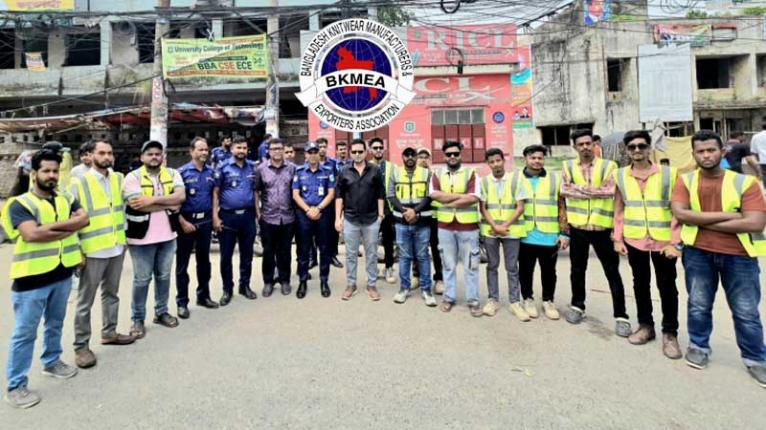 নারায়ণগঞ্জে যানজট নিরসনে ফের মাঠে নামল বিকেএমইএ’র স্বেচ্ছাসেবীরা