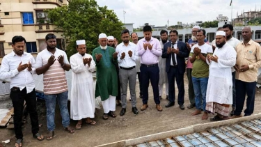 নারায়ণগঞ্জ জেলা কালেক্টরেট মসজিদের ছাদের ঢালাই কাজের উদ্বোধন