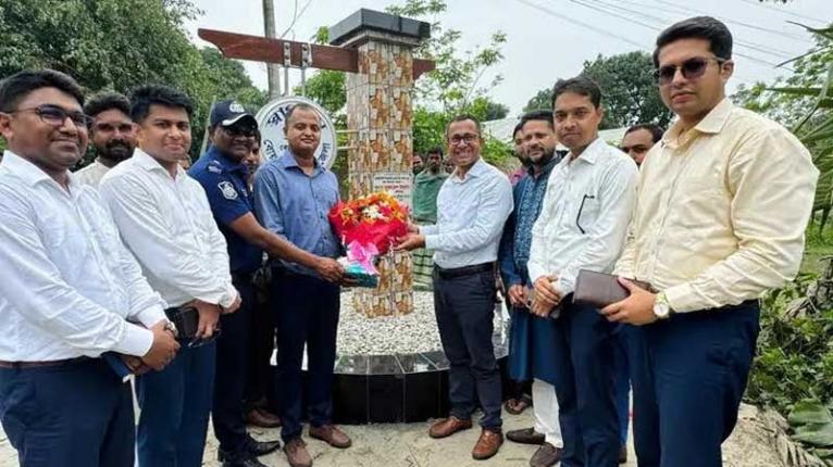 ফরিদপুর বোয়ালমারী উপজেলা পরিদর্শনে জেলা প্রশাসক