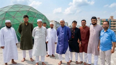 নারায়ণগঞ্জ জেলা কালেক্টরেট মসজিদের ছাদের ঢালাই কাজ পরিদর্শনে ডিসি মো: রায়হান কবির