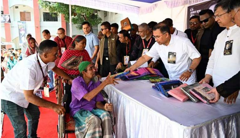 দুস্থদের মাঝে বস্ত্র ও খাদ্যসামগ্রী বিতরণ উদ্বোধন করলেন প্রধানমন্ত্রী