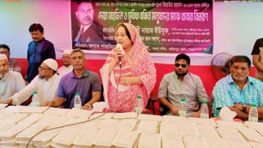 শহীদ রাষ্ট্রপতি জিয়াউর রহমানের শাহাদাত বার্ষিকীতে গোপালপুর সমাজ কল্যাণ ক্লাবের দোয়া মাহফিল ও খাদ্য বিতরণ