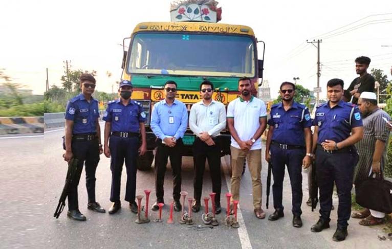 নারায়ণগঞ্জে শব্দ দূষণ ঠেকাতে অভিযান, জরিমানা ৪ যানবাহনকে