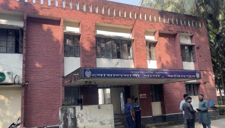 বোয়ালমারীতে নছিমন দুর্ঘটনায় প্রাণ গেল কিশোর চালকের