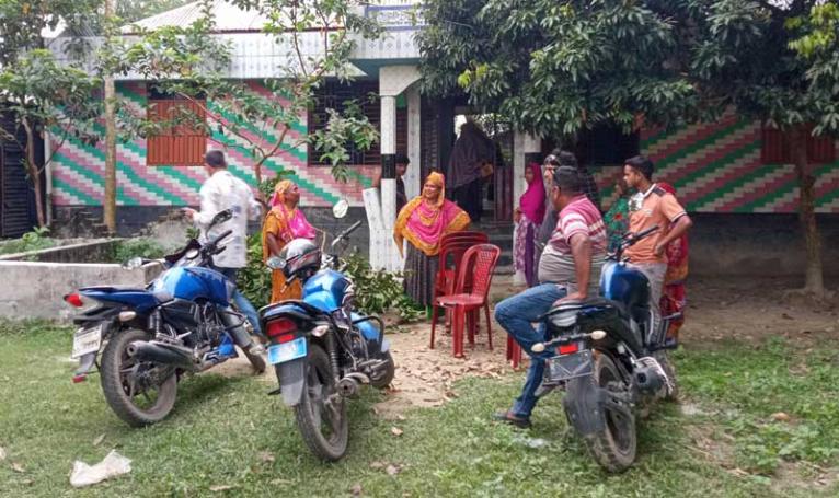 প্রবাসীর স্ত্রীকে মারধর ও প্রাণনাশের চেষ্টা, থানায় অভিযোগ