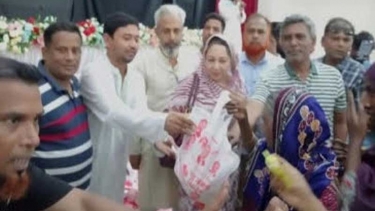 ফরিদপুরে ঈদ উপলক্ষে অসহায় মানুষের মাঝে খাদ্য সামগ্রী বিতরণ