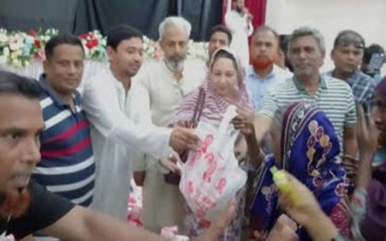 ফরিদপুরে ঈদ উপলক্ষে অসহায় মানুষের মাঝে খাদ্য সামগ্রী বিতরণ
