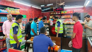 দিনাজপুরে টেস্টি ট্রিট এর খাবার খেয়ে অর্ধশতাধিক নারী পুরুষ অসুস্থ