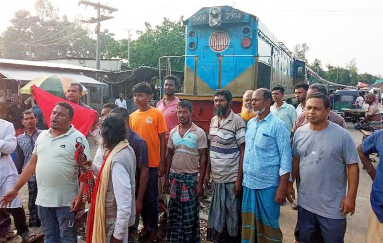 জামালপুর এক্সপ্রেসের রুট পরিবর্তনের প্রতিবাদে সরিষাবাড়ীতে বিক্ষোভ