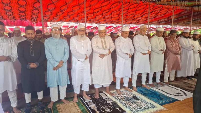 ফরিদপুরে পবিত্র ঈদুল আজহার প্রধান জামাত অনুষ্ঠিত