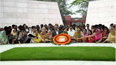 জিয়াউর রহমান ও খালেদা জিয়ার সমাধিতে চীফ হুইপ ও সংরক্ষিত নারী আসনের সংসদ সদস্যদের শ্রদ্ধা নিবেদন