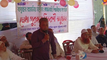 বাবুরচর রহমানিয়া মাদ্রাসার কোমলমতি শিক্ষার্থীদের মাঝে বার্ষিক মেধা পুরস্কার বিতরন
