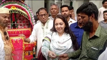 ফরিদপুরে নিহত শিশু কবিতার পরিবারকে রিকশা উপহার দিলেন এমপি নায়াব ইউসুফ