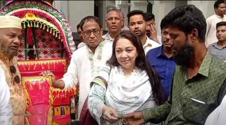 ফরিদপুরে নিহত শিশু কবিতার পরিবারকে রিকশা উপহার দিলেন এমপি নায়াব ইউসুফ