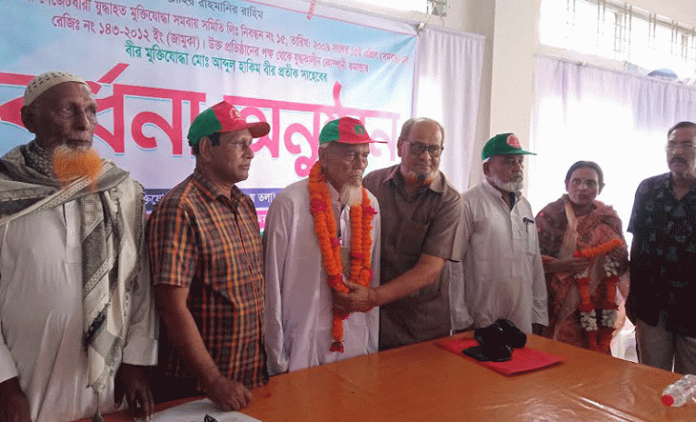 স্বাধীনতার ৫৫ বছর পর বীর প্রতীক আব্দুল হাকিমকে বিশেষ সংবর্ধনা