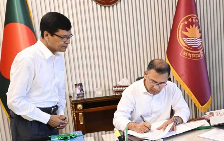 প্রধানমন্ত্রীর কাছে সিএজি’র অডিট রিপোর্ট পেশ