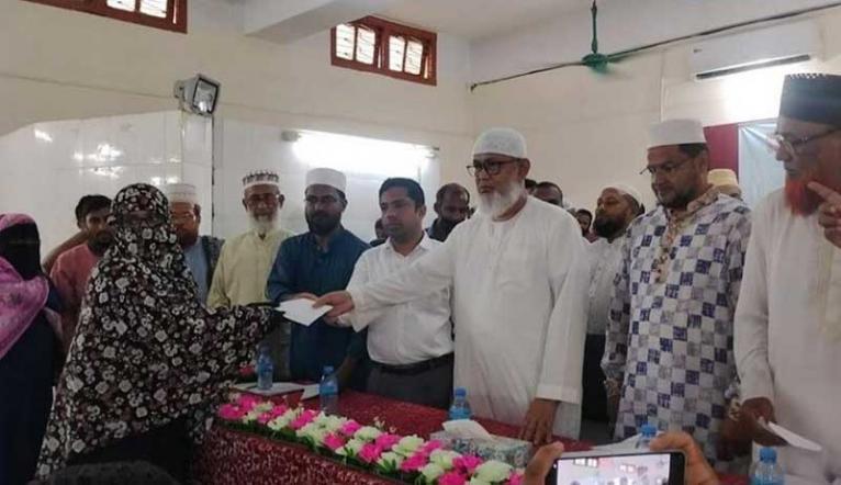 সাতক্ষীরায় প্রধানমন্ত্রীর ঈদ উপহার বিতরণ