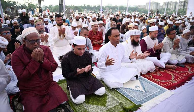 সংসদ ভবনের দক্ষিণ প্লাজায় পবিত্র ঈদুল আযহার জামাত অনুষ্ঠিত