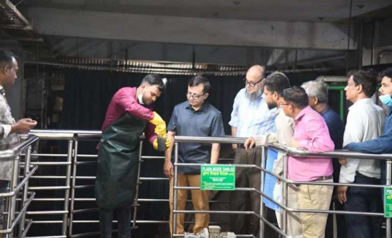 চামড়া শিল্প স্থানান্তরের প্রক্রিয়া সঠিক ছিল না : বাণিজ্য ও শিল্পমন্ত্রীooooooooooo