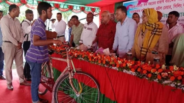 নীলফামারী জেলা পরিষদের শিক্ষাবৃত্তি, বাইসাইকেল ও হুইল চেয়ার বিতরণ