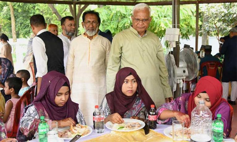 সুবিধা বঞ্চিত শিশুদের সঙ্গে ঈদ পরবর্তী শুভেচ্ছা বিনিময় করেছেন সমাজকল্যাণমন্ত্রী