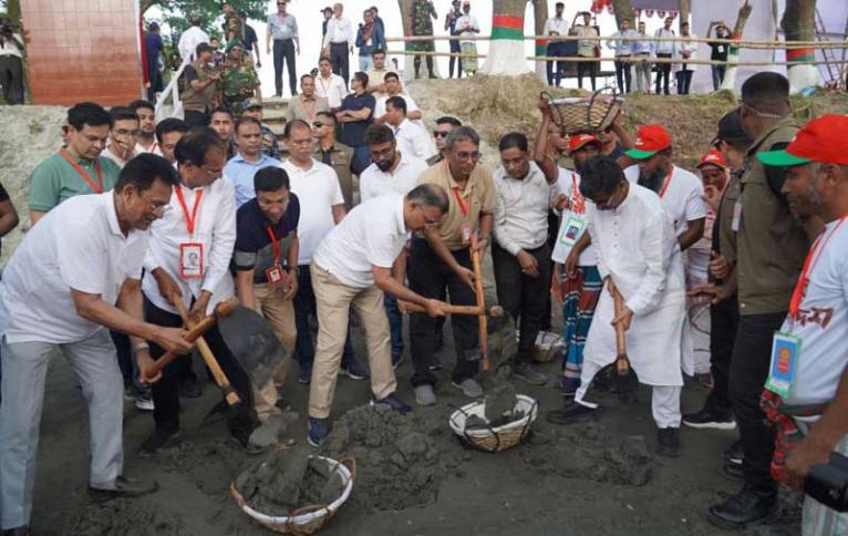 চাঁদপুরে বিশ্ব খাল পুনঃখনন কর্মসূচির উদ্বোধন করলেন প্রধানমন্ত্রী