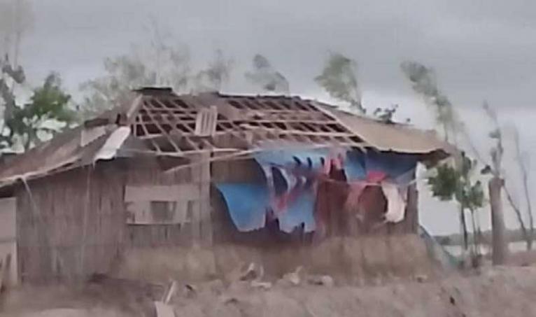 শ্যামনগরে কালবৈশাখী ঝড়ে শিশুর মৃত্যু, ঘর-বাড়ি ক্ষতিগ্রস্ত