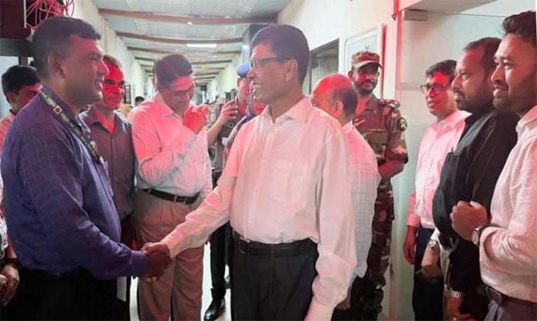 বিশেষ সেবা সপ্তাহে সিএজি নূরুল ইসলামের ডিএফডি কার্যালয় পরিদর্শন