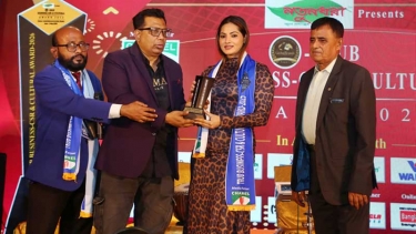 সম্মাননা পেলেন চিত্রনায়িকা প্রিয়মনি
