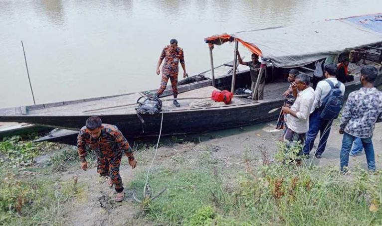পুলিশের ধাওয়ায় ব্রহ্মপুত্রে ঝাঁপ দিয়ে নিখোঁজ ১, চার মাদকসেবী আটক