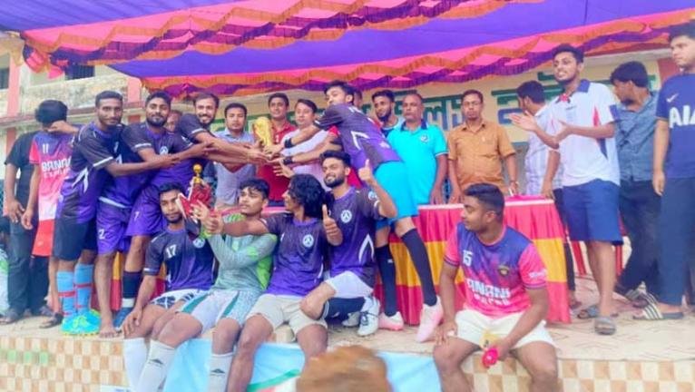 মধুখালীতে চিনিকল যুবসংঘের আয়োজনে ফুটবল টুর্ণামেন্ট অনুষ্ঠিত