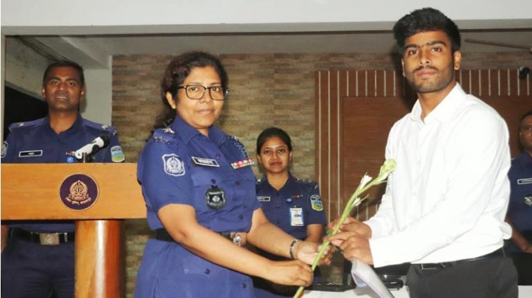 টাকা নয়, মেধাই জয়ী জামালপুরে স্বচ্ছ নিয়োগে ৪৩ কনস্টেবল চূড়ান্ত
